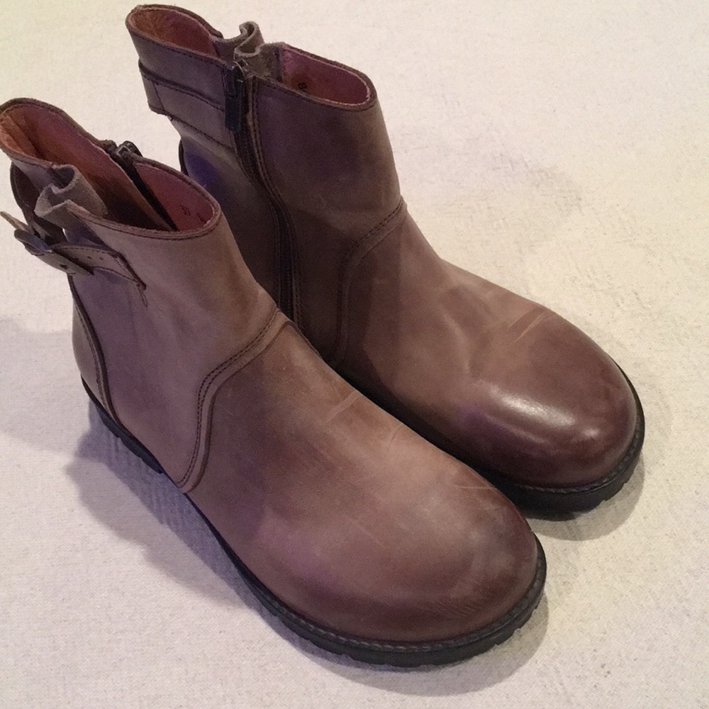 Birkenstock | EUC Brown Distressed LeatherBoots 39